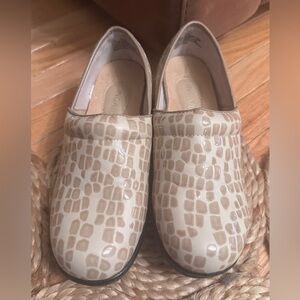 Ingaro Brandy Clogs 8.5 NWOT